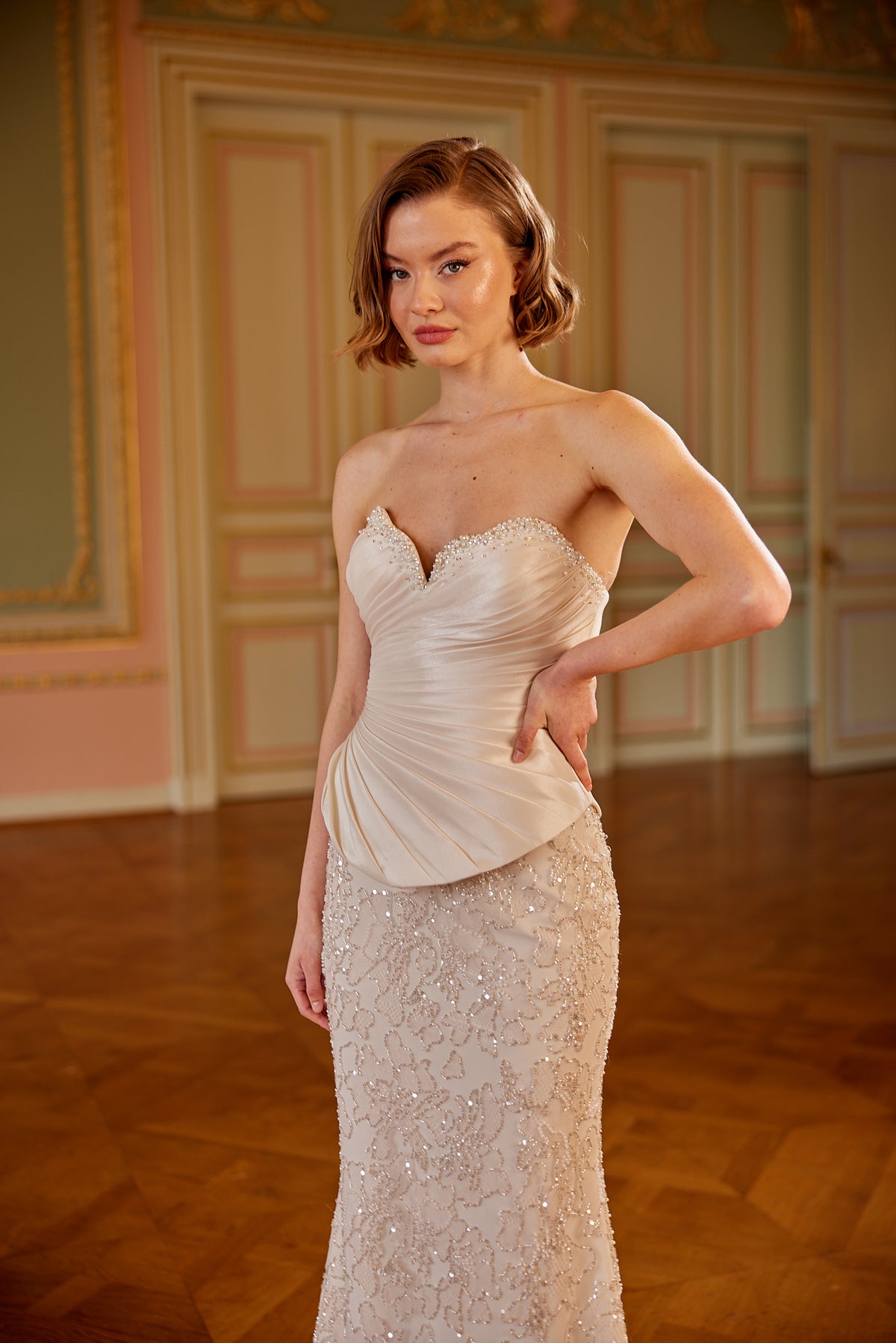 Luxury strapless evening dress with mermaid silhouette and refined feminine structure